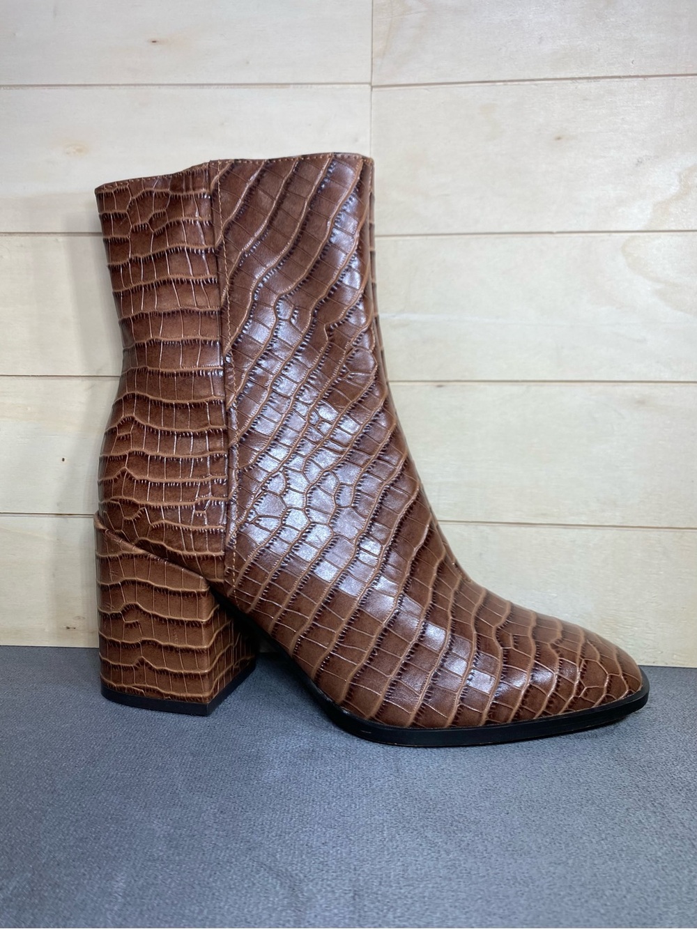 Vionic Harper Croc Boots Brown Leather Women's Size 7 Orthopedic Shoes Booties